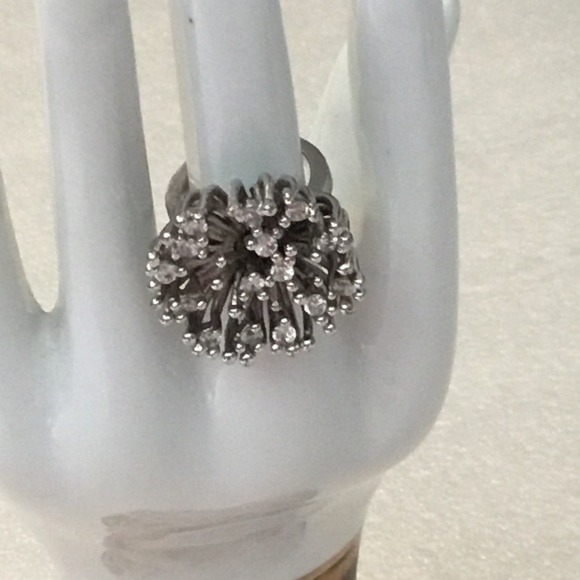 Vintage silver tone ring w/ lots of rhinestones - Picture 3 of 7
